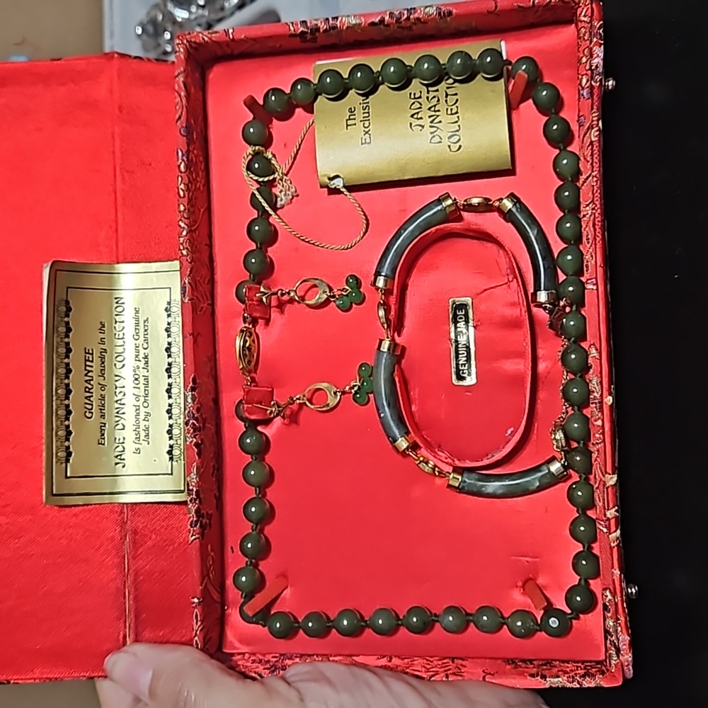 Vintage Jade Dynasty necklace and bracelet